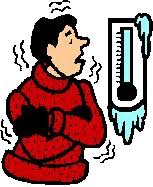 Mężczyzna w czerwonym swetrze patrzy na termometr